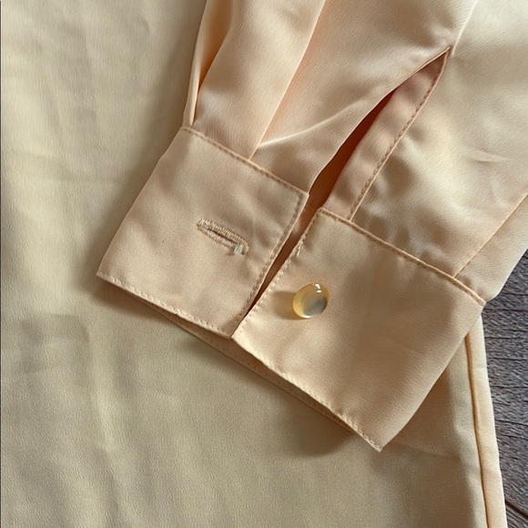 VINTAGE peach Button Down Shirt with Dress Collar scallop hem sz 12 - Picture 3 of 10